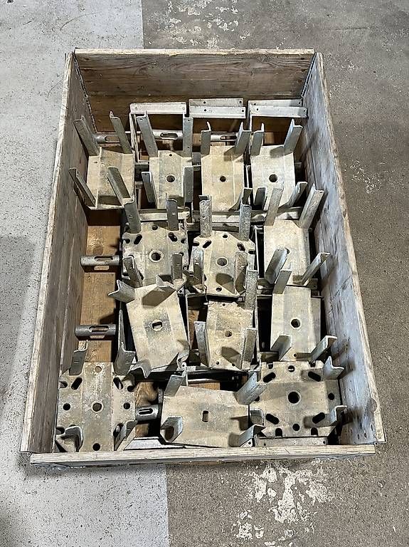Altro per industria metallurgica: Gabelkopf Deckenstützenkopf Vierwegkopf – Usato da Ufhusen venduto da E30is 3