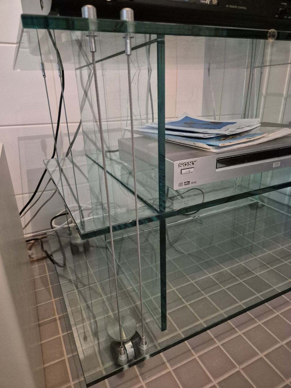 Regale: Glasregal auf Rollen – Gebraucht aus Kollbrunn von guernsey11 2
