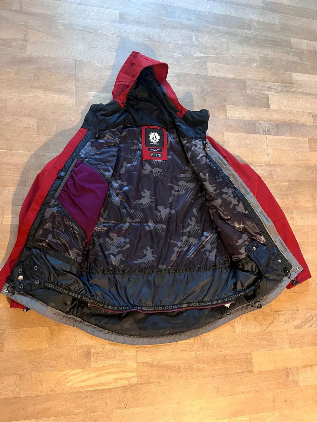 Volcom Jacken: Volcom Damen Jacke Gr. M – Gebraucht aus Gossau ZH von Rotolog 3