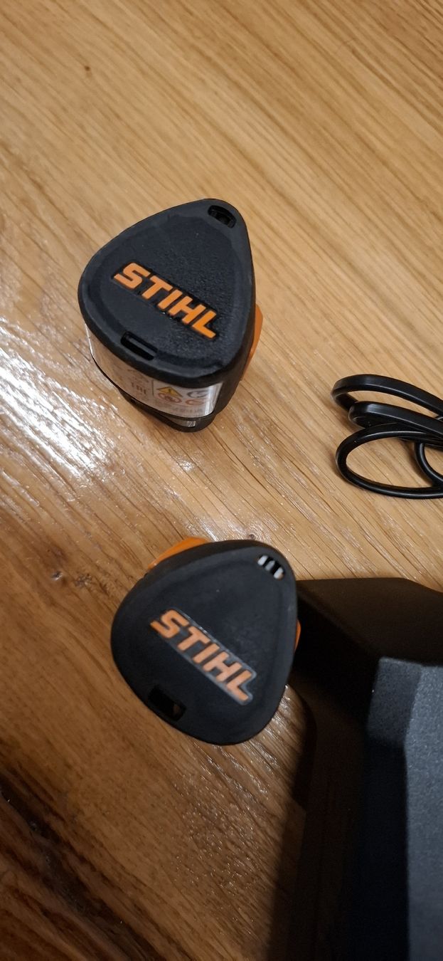 Stihl Akkus & Batterien: Stihl 2 Akku Set mit Ladegerät – Gebraucht aus Guntershausen von Jtattoo 2