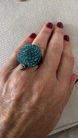 Bague pomme strass s bleu métal foncé ajustable taille  