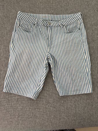 Sommerliche gestreifte Bermuda-shorts Gr. 42