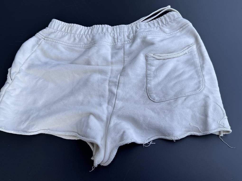 Pantalons: Shorts in weiss – D'occasion à Rudolfstetten par krach 3