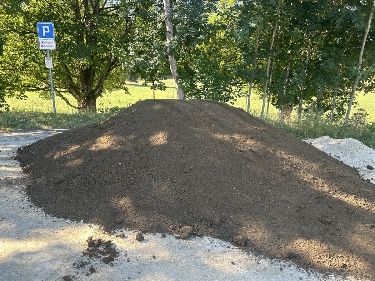 Autres articles bureau & commerces: Terre criblé  – D'occasion à Cerneux-Péquignot par a_p_8jqq 1