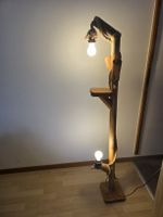 Einzigartige Stehlampe aus Holz mit Ablagefläche🤩