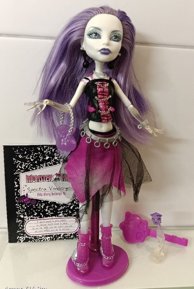 Bambole: Monster high: Spectra Vondergeist – Usato da Alchenflüh venduto da roh_6xk8