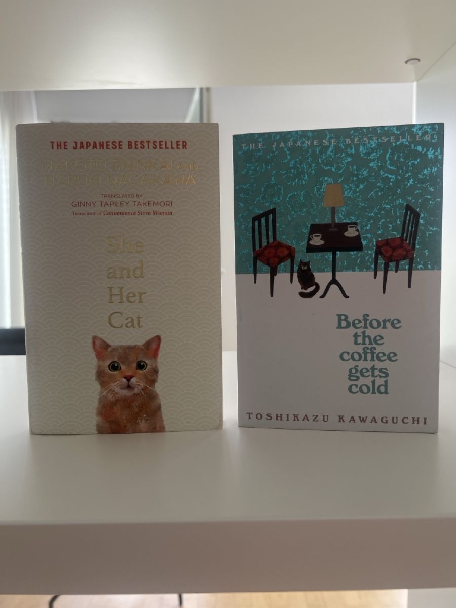 Bücher: Before the coffee gets cold & she and her cat – Gebraucht aus Wädenswil von mic_rg7y