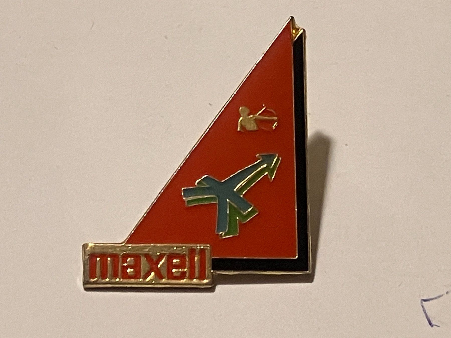 Plaketten & Abzeichen: 1 Pin Maxell – Gebraucht aus Basel von djwwpp