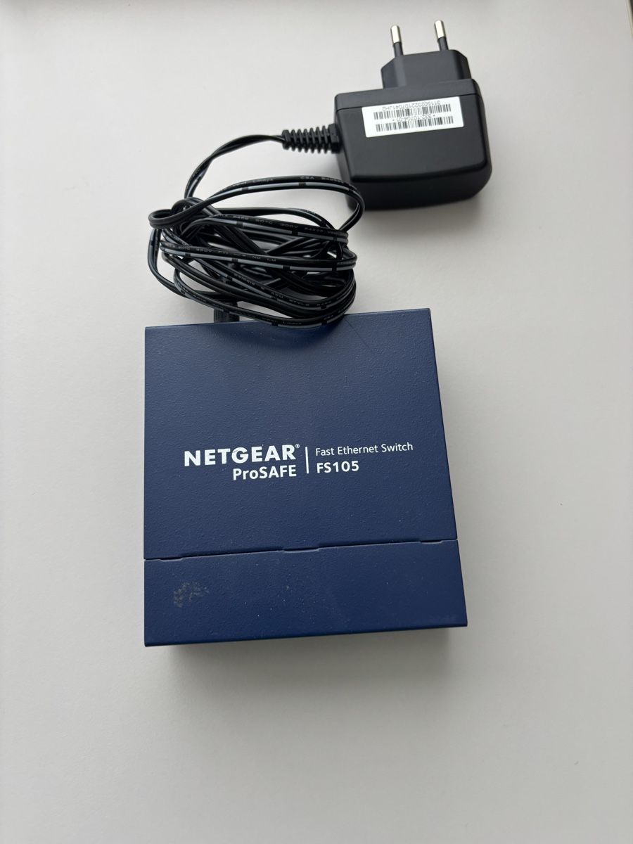 Netgear Hub & Switch: Netgear ProSafe FS105 Ethernet Switch mit Netzteil – Usato da Winterthur venduto da ral_tr8b