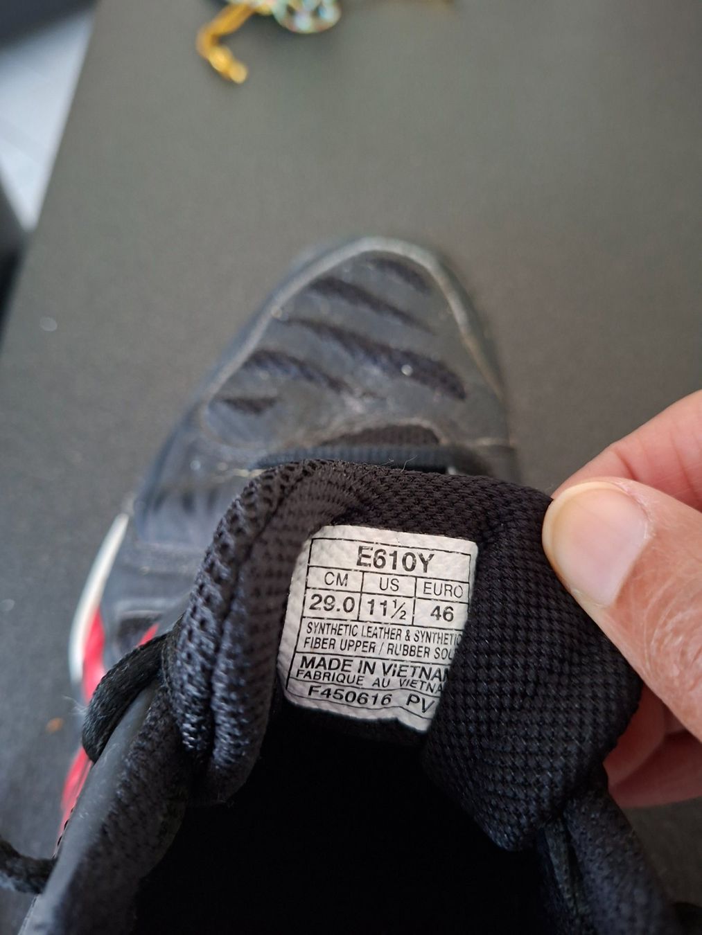 Asics Herrenschuhe: Asics Hallenschuhe Gr. 46 – Gebraucht aus Bäriswil BE von Rezz 1