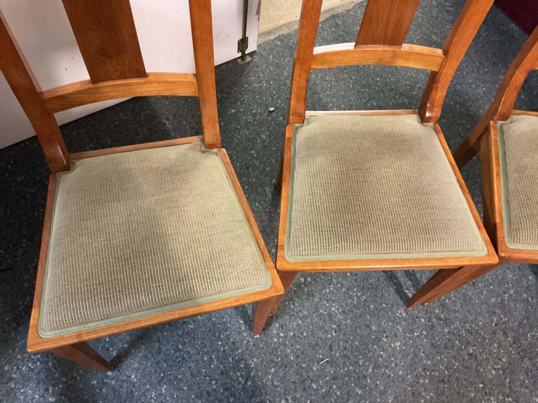 Chaises: 4 Holzstühle mit Sitzpolsterung – D'occasion à Bern par vielerart 1
