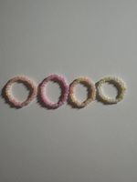 4 Süsse Ringe aus Glasperlen, Neuwertig, Pastellfarben