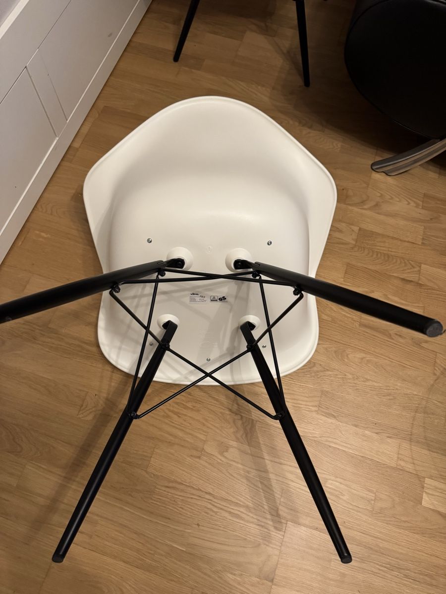 Eames Sedie: Vitra eames plastic chair daw weiss – Usato da zürich venduto da Mito3 2