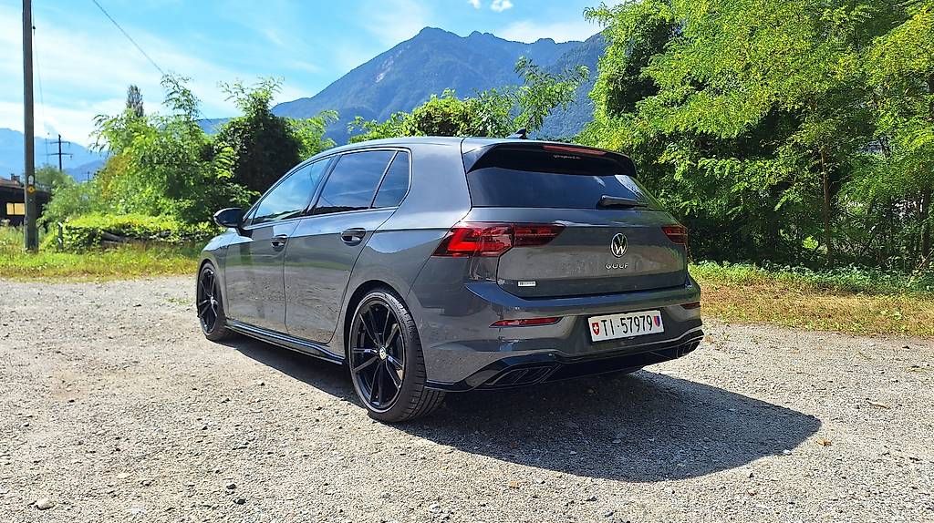 VW Automobili: VW Golf 1.5etsi GPF mHEV R-Line DSG – Usato da Lumino venduto da Baz79 2