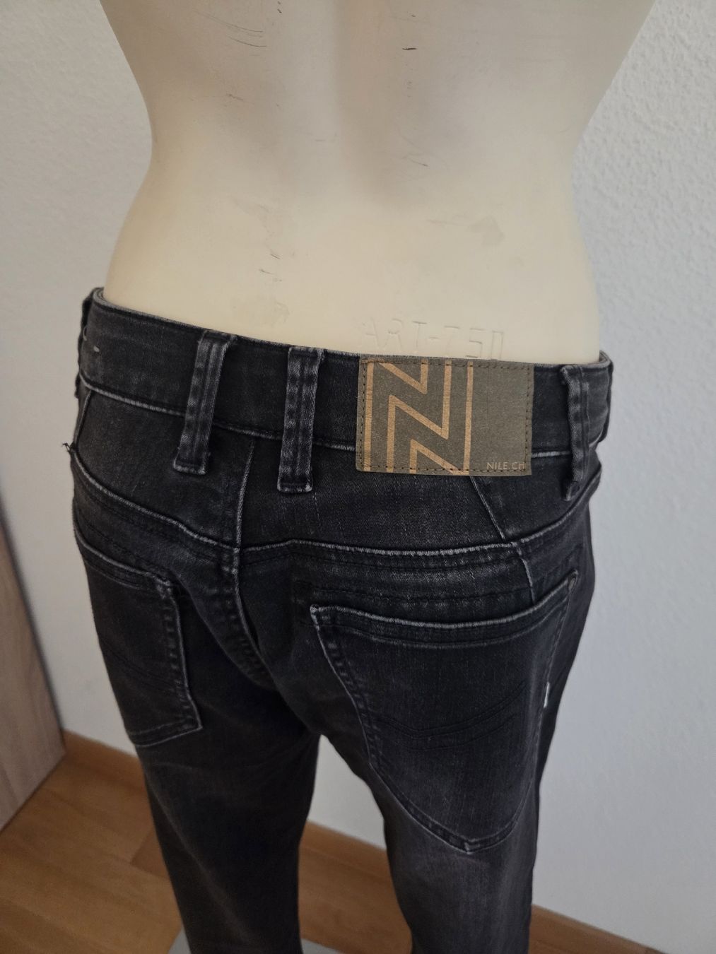 Nile Jeans: Nile Jeans – Usato da Luzern venduto da asmele2 4