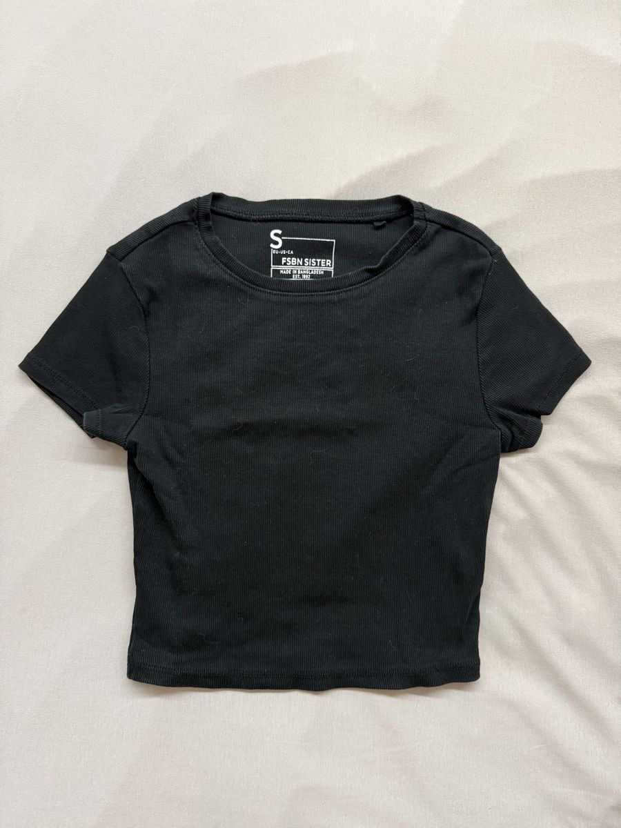 Top: Crop top noir taille S bon état – Usato da Granges VS venduto da coraliegrd5