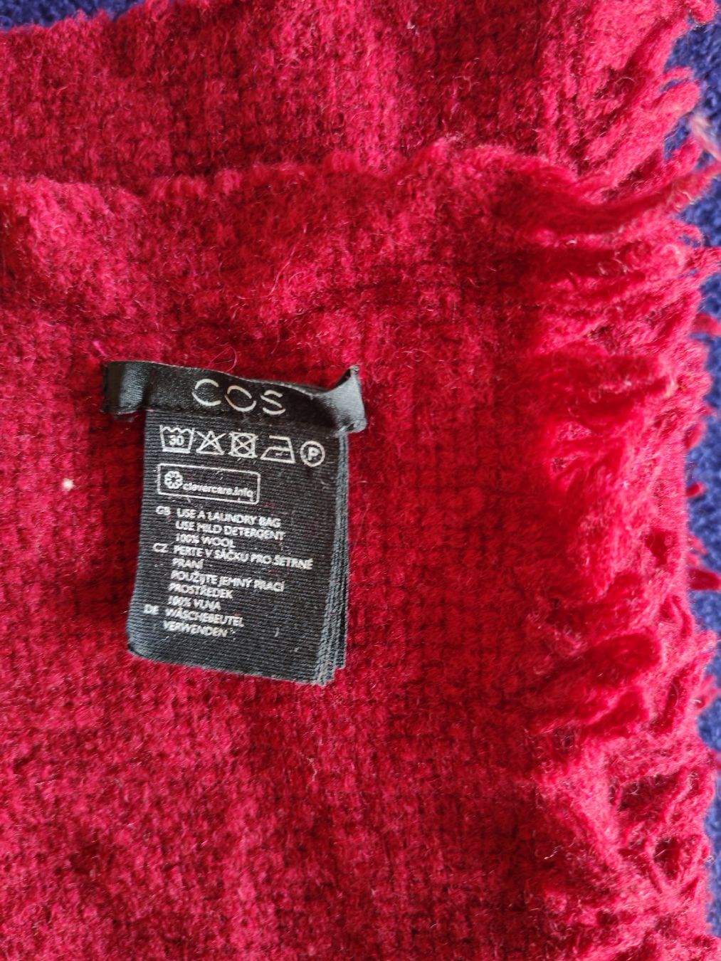 Cos Foulards & écharpes: Large Wool Scarf – D'occasion à Pfäffikon SZ par Zoe_w