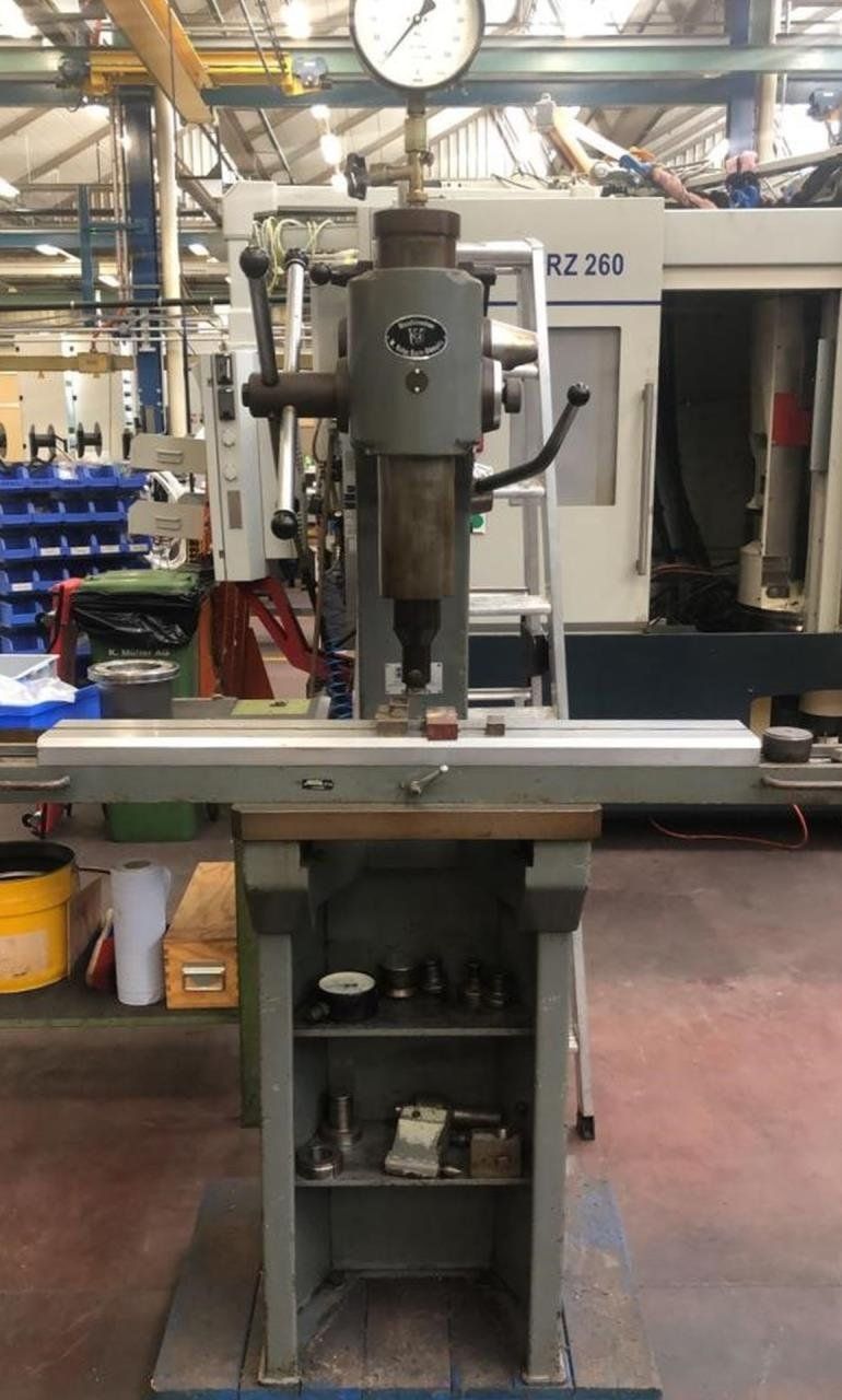 Tutte le macchine: Hydraulische Presse SWISSTOOL – Usato da Brügg BE venduto da mullermachines