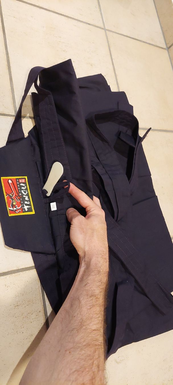 Kampfsport: Tengu Hakama 28 – Neu (gemäss Beschreibung) aus Unterlunkhofen von  3