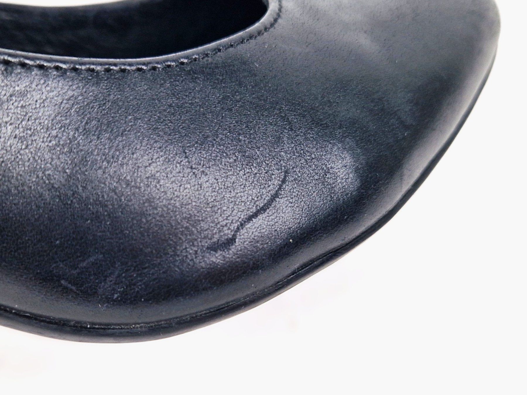 Scarpe da donna: 5th Avenue Schwarze Leder Pumps Gr.39 – Usato da Basel venduto da Restwert_Basel 8
