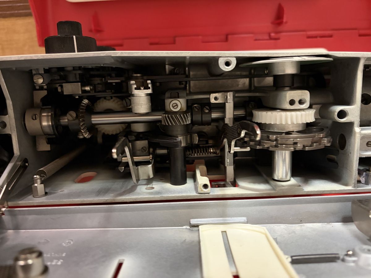 Bernina Nähmaschinen: Bernina 831 – Defekt aus Schlieren von MQ1965 3