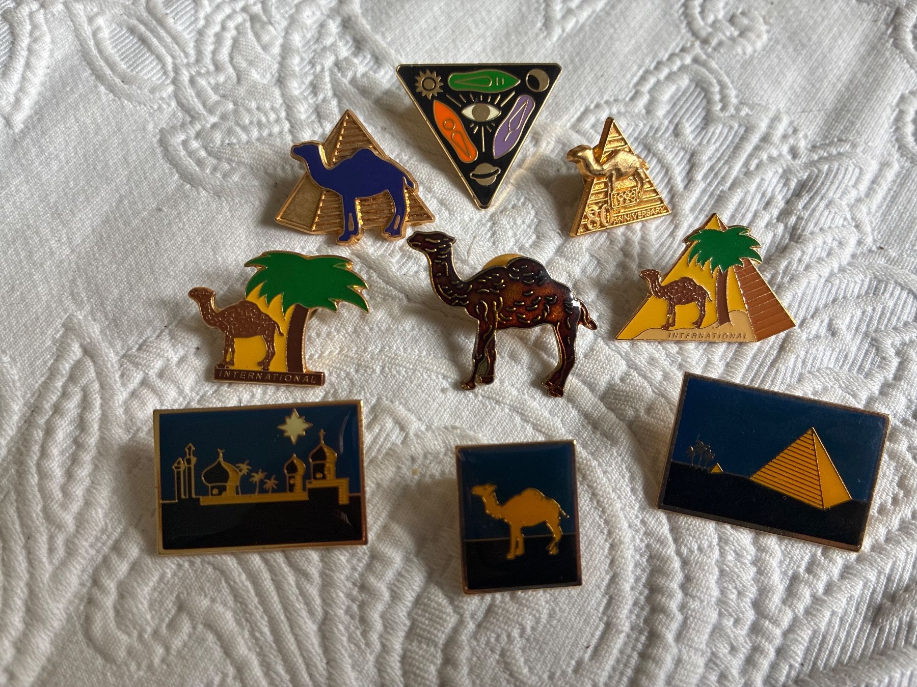 Placchette & Badge: Ägypten Pins Sammlung, 9 Stück, Kamel, Pyramiden – Usato da Ebnat-Kappel venduto da ponyhales