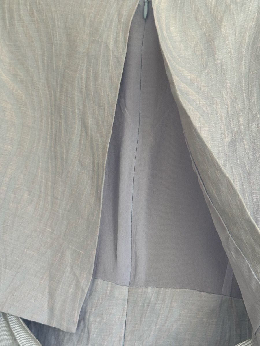 Kleider: Hellblaues ärmelloses Seidenkleid, Größe 36 – Neu und originalverpackt aus Veyras von ValClasse 3