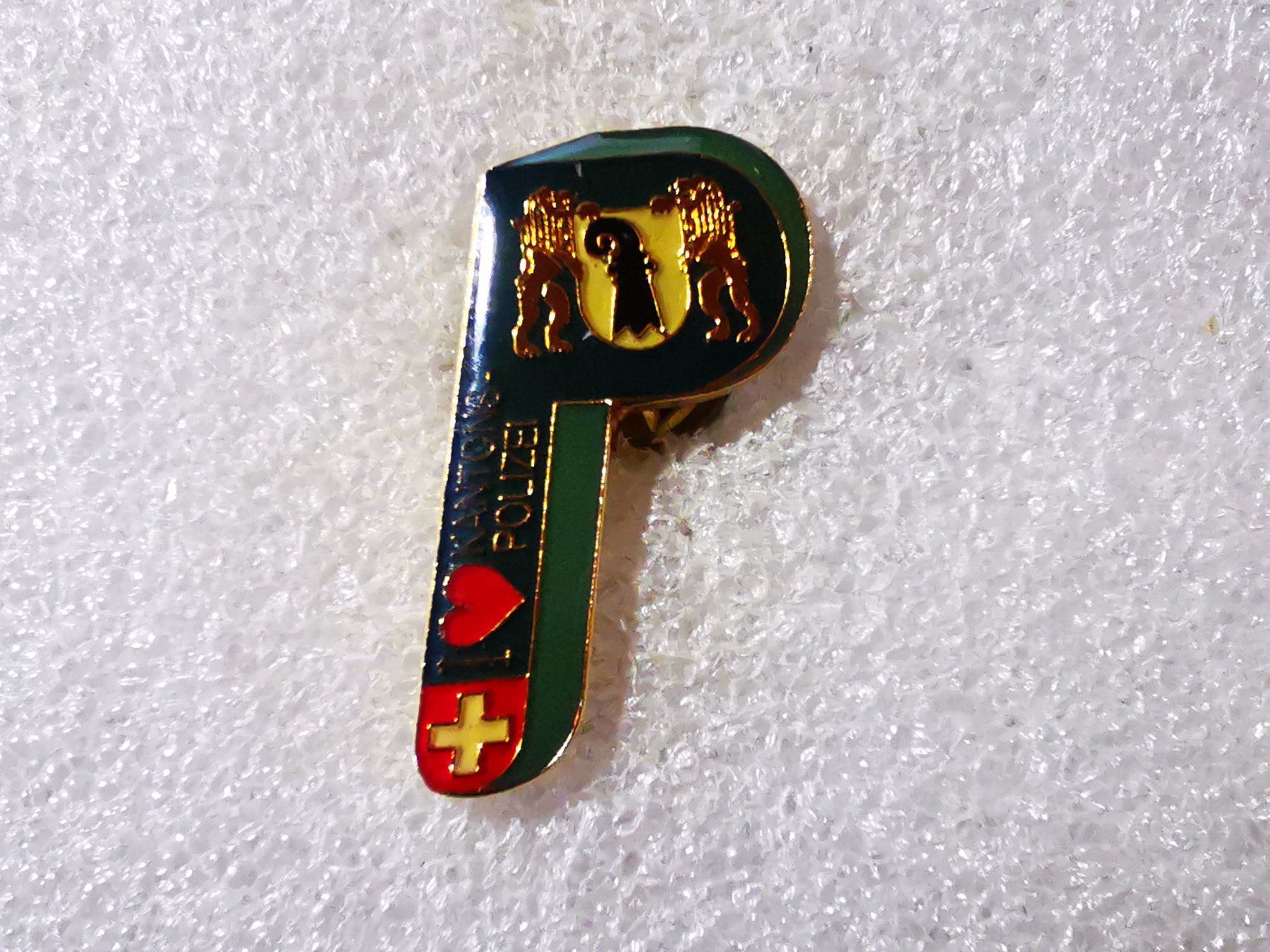 Plaketten & Abzeichen: Ansteckpin 88: I Love Kapo Basel – Gebraucht aus Oppligen von Pin-Fall-Shop