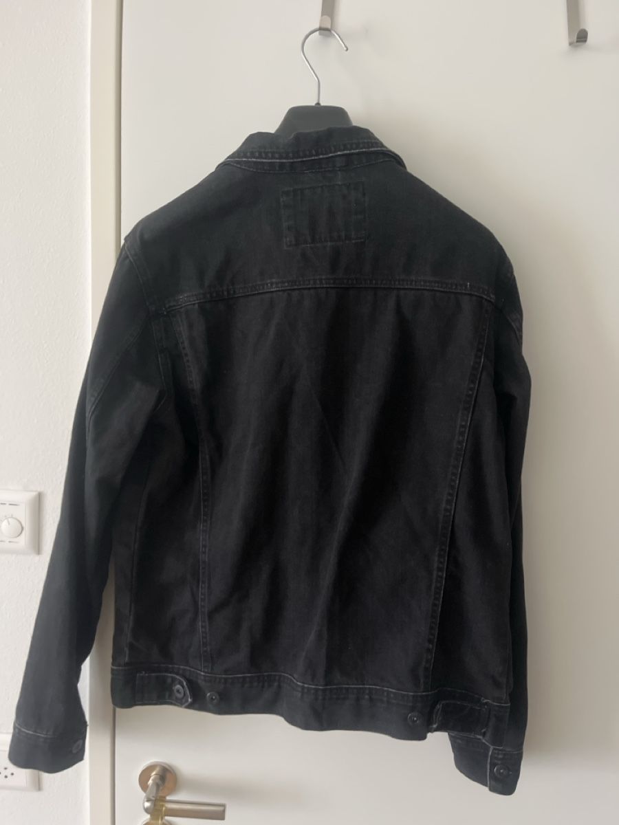 Giacche: Schwarze Jeansjacke Grösse L – Usato da Zürich venduto da btan0 2
