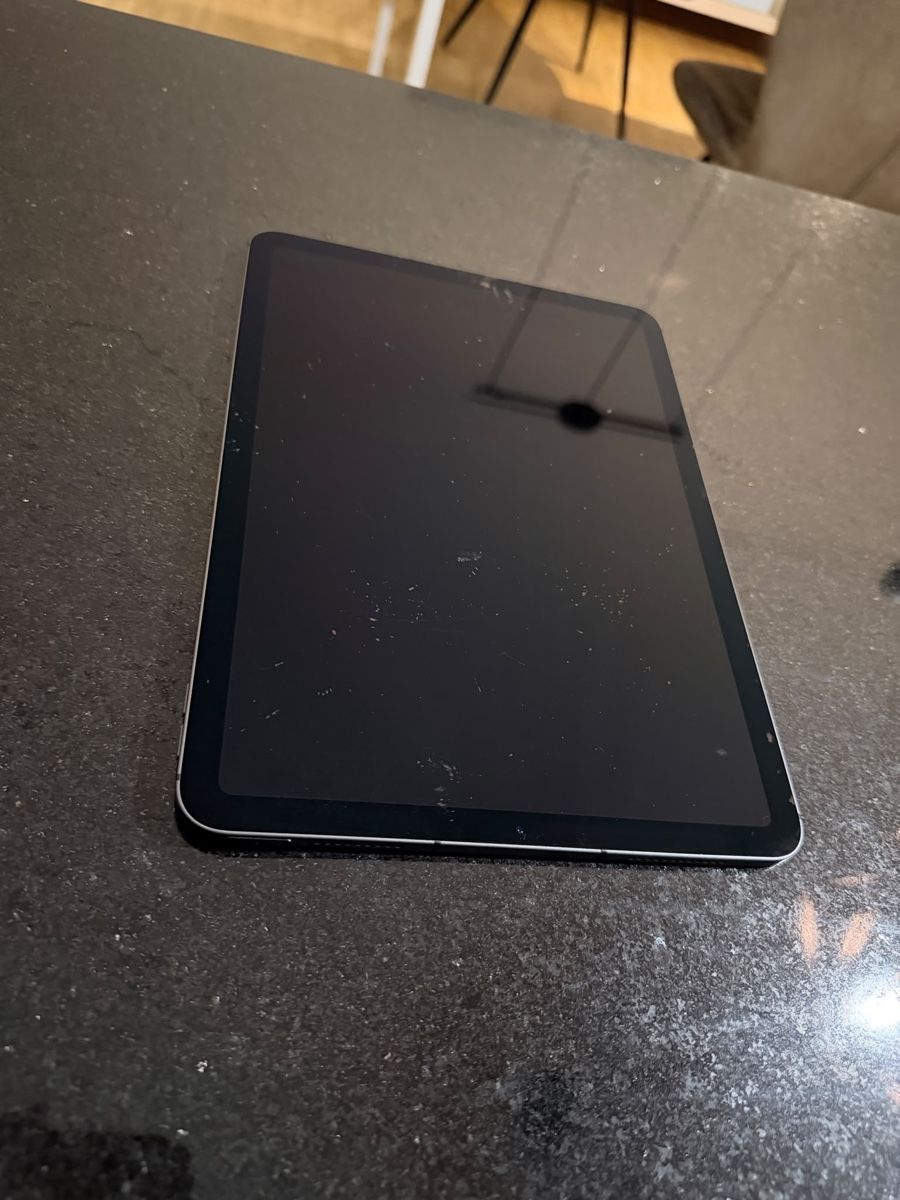 Apple Tablet PC: Apple Ipad air 4 – Neu (gemäss Beschreibung) aus Muttenz von 92a_b9nv