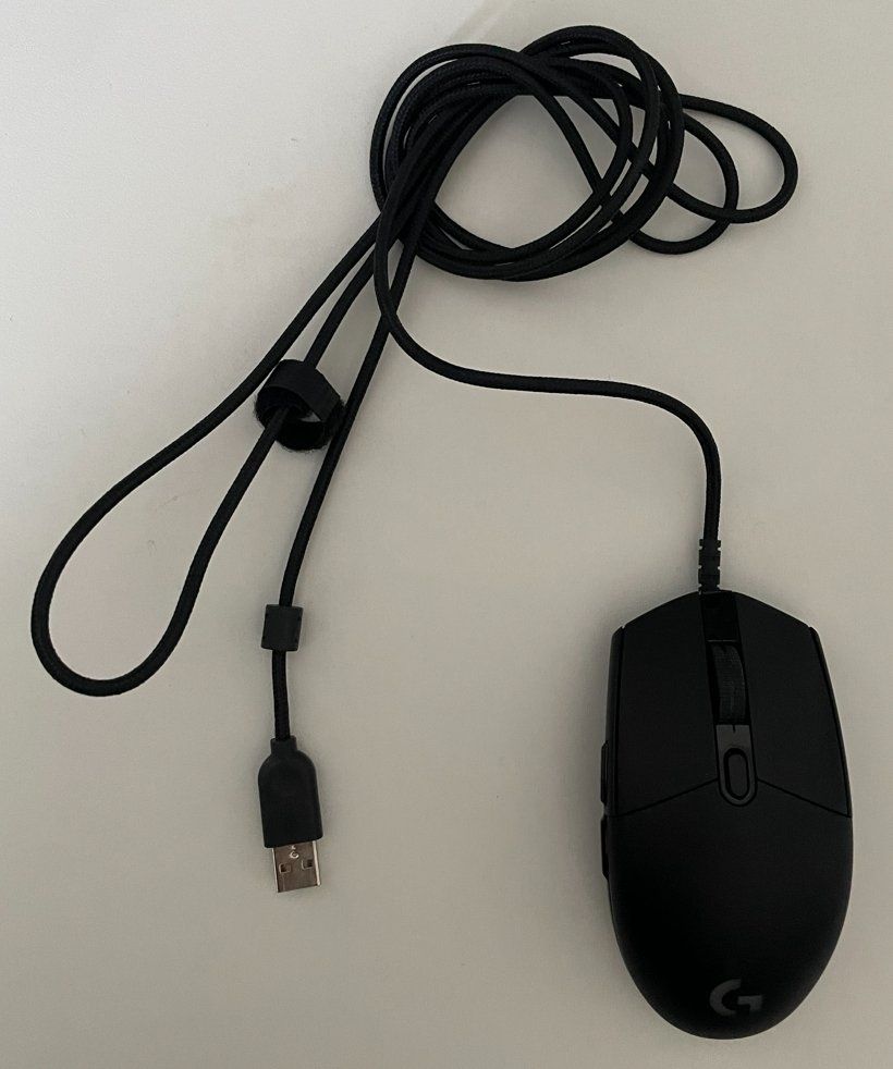 Logitech Mouse: Logitech G Pro Gaming Maus, kabelgebunden mit HERO Sensor – Usato da Bern venduto da Toytopia