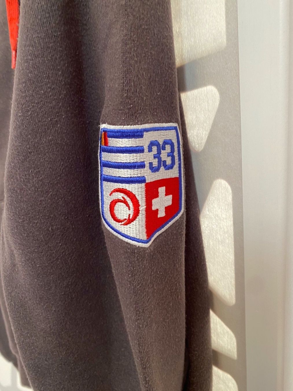 Gilets & Westen: Un beau sweat ALINGHI. XS – Gebraucht aus Grund b. Gstaad von PlageNeige 2