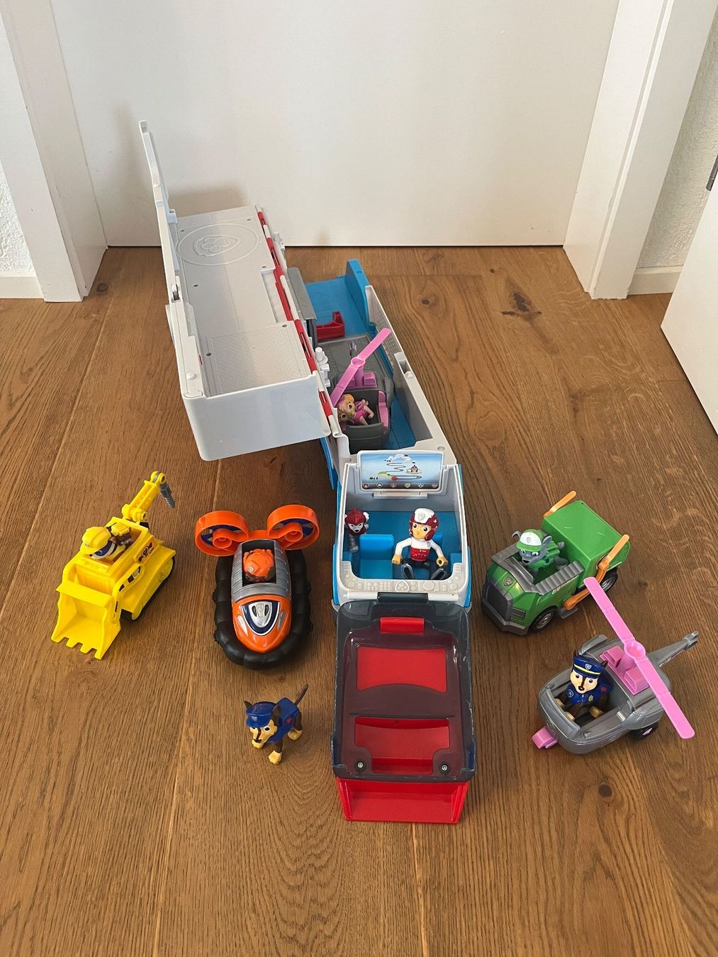 Giocattoli: Paw Patrol Transporter – Usato da Staffelbach venduto da mdh82 1