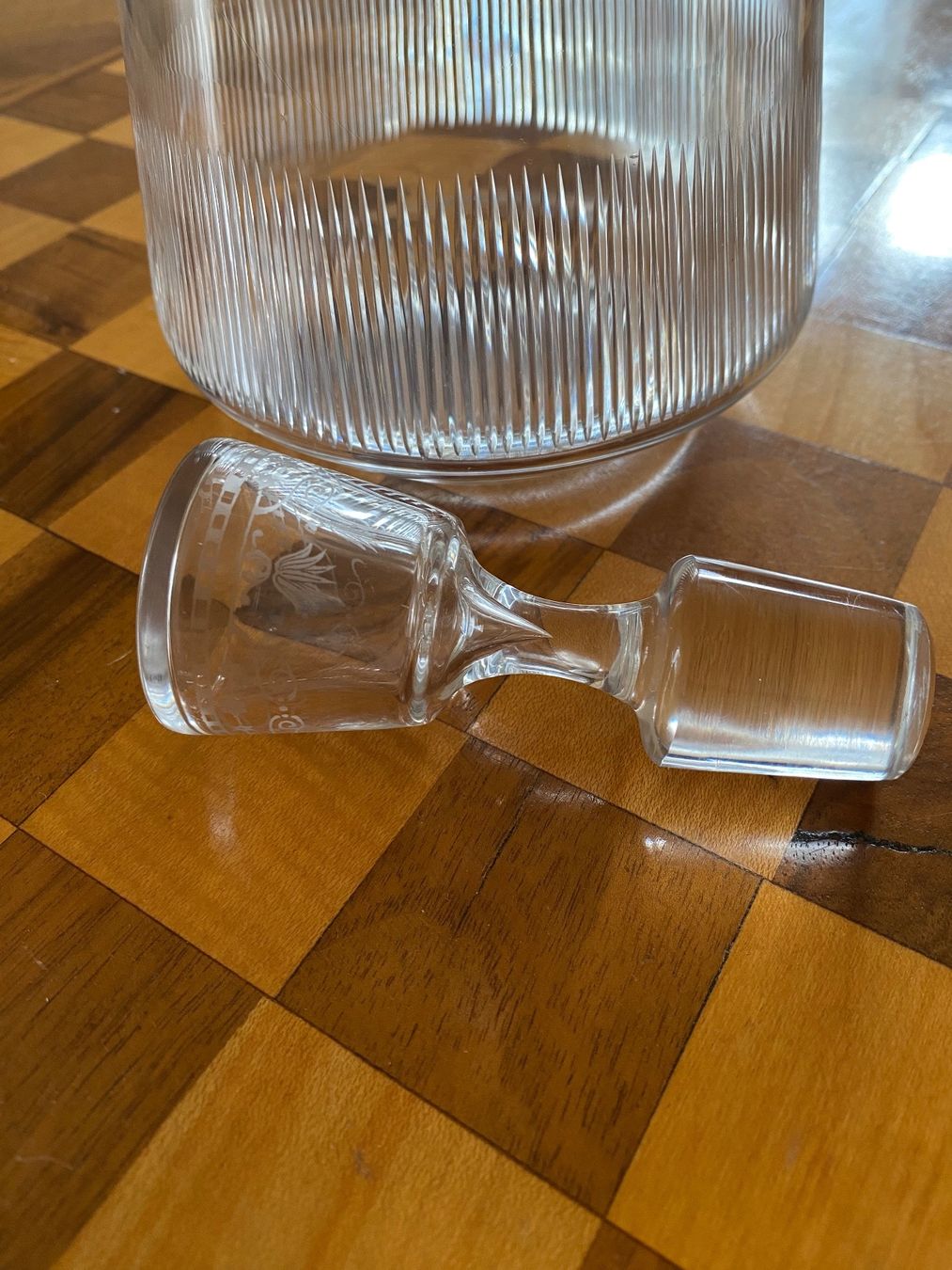 Caraffe: Karaffe aus geätztem Glas inkl Stöpsel – Usato da Zürich venduto da 2013tg 4