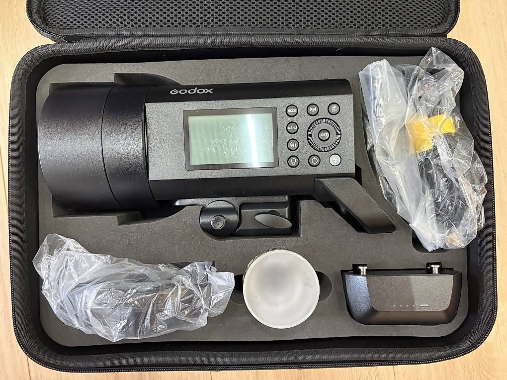Godox Blitze: Godox AD400 Pro Blitz – Neu und originalverpackt aus Steffisburg von noctilux