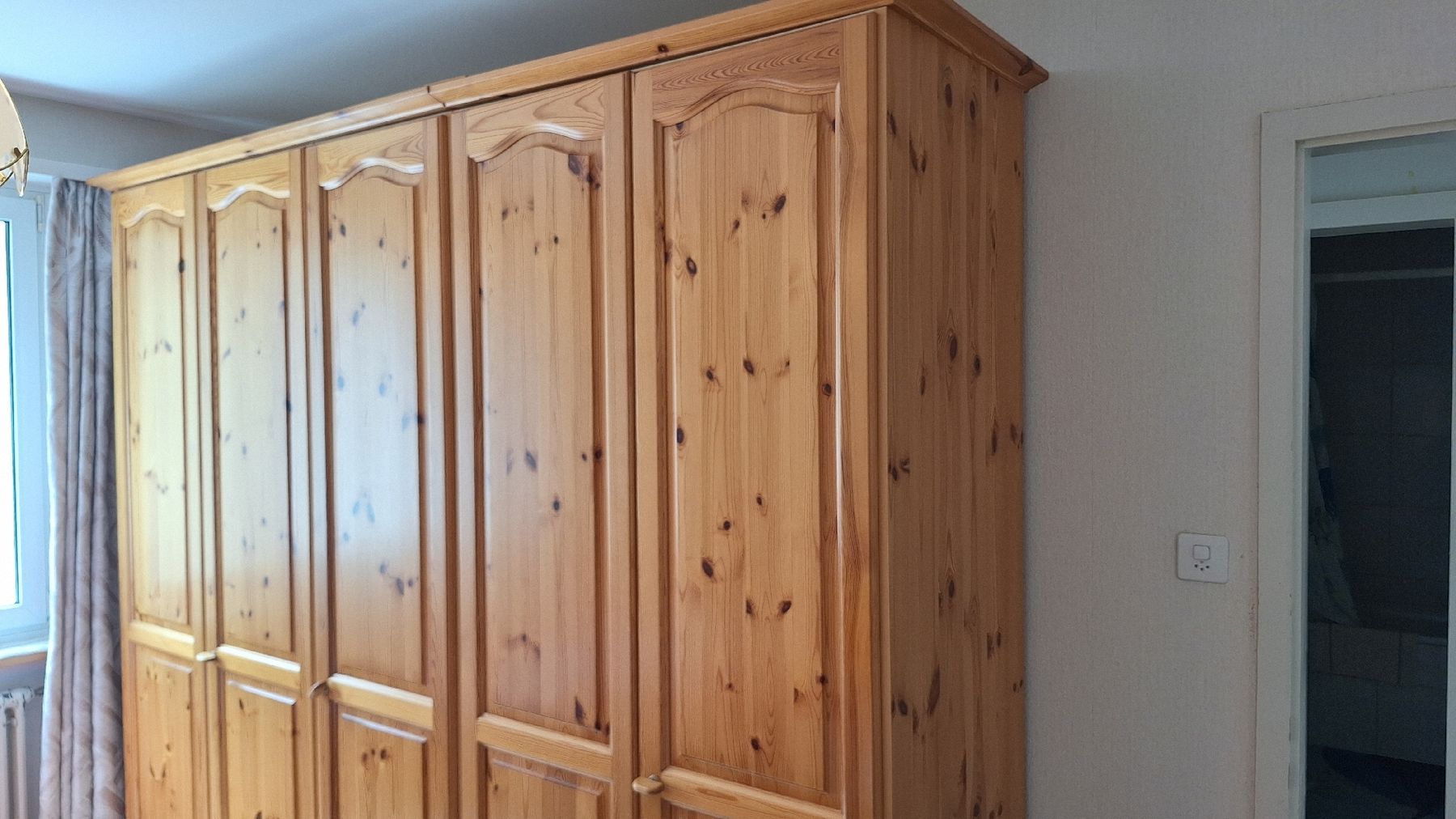 Schränke: Grosser, massiver Kleiderschrank, viel Stauraum! 5-Türig. – Gebraucht aus St. Gallen von vygsm2007