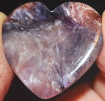 Cabochon L-1823 – Charoit Edelstein Herz 26x28mm