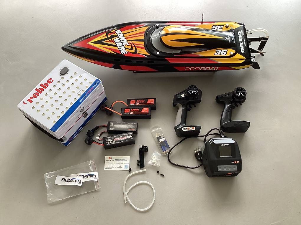 RC Kits de montage: Sonic Wake 36 mit div Zubehör – D'occasion à ipsach par Para23