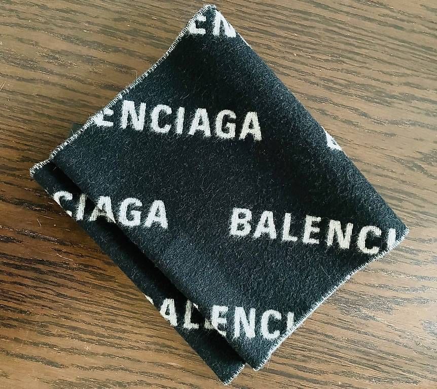 Balenciaga Foulards & écharpes: Balenciaga Schal Logo – D'occasion à Zürich par ljjud 2