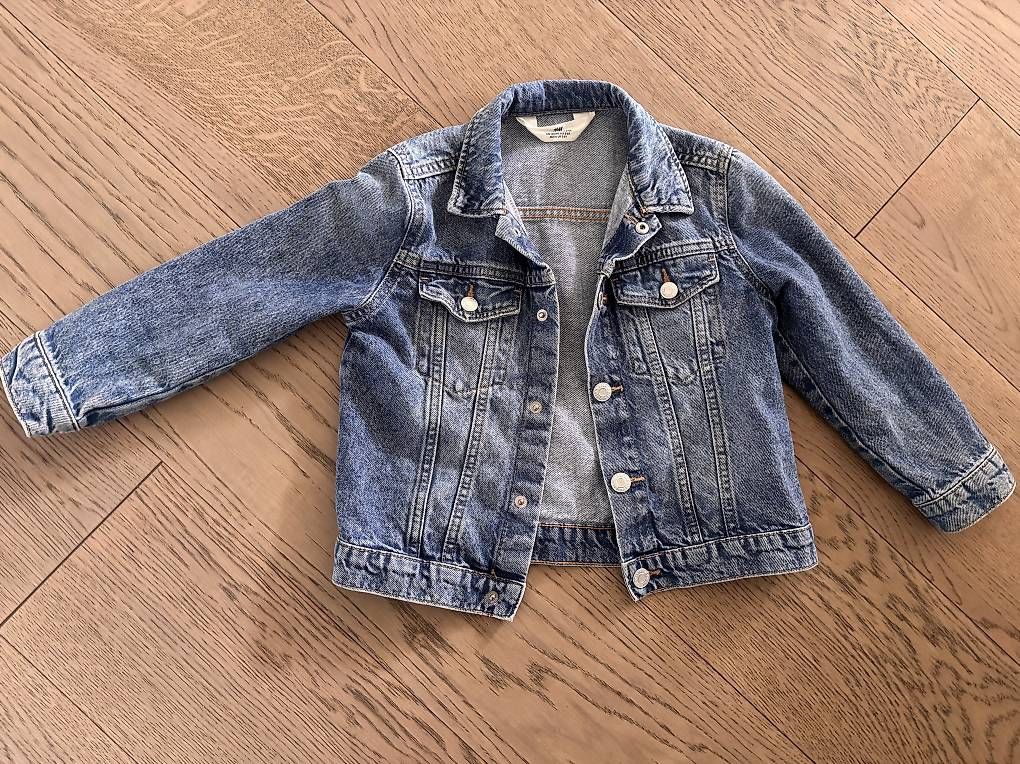 H&M Vestes & Manteaux: Jeansjacke Gr.116 – D'occasion à Wädenswil par kat_7m7k