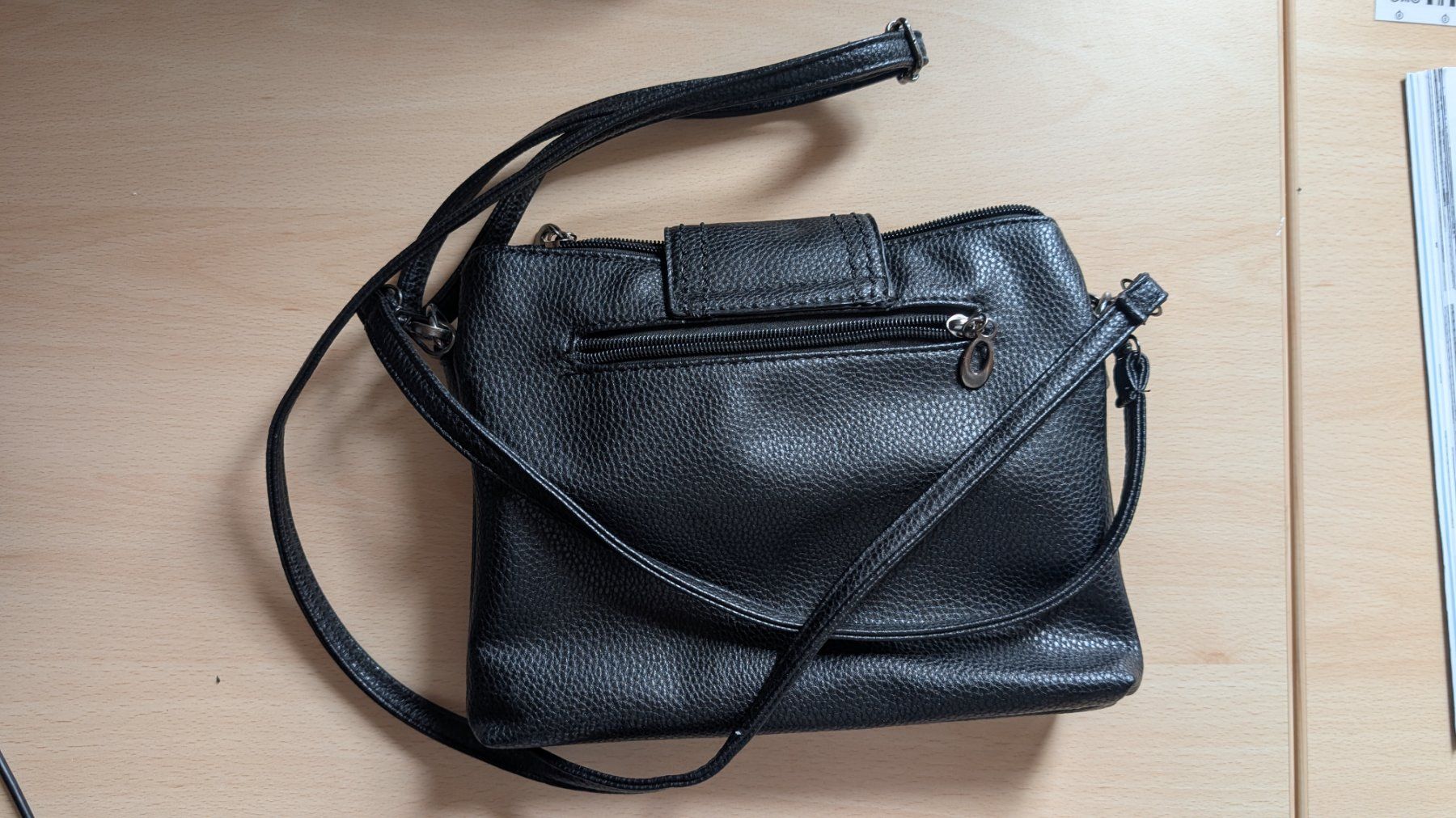 Sacs femmes: Handtasche schwarz klein und handlich – D'occasion à Ittigen par stoney63 2
