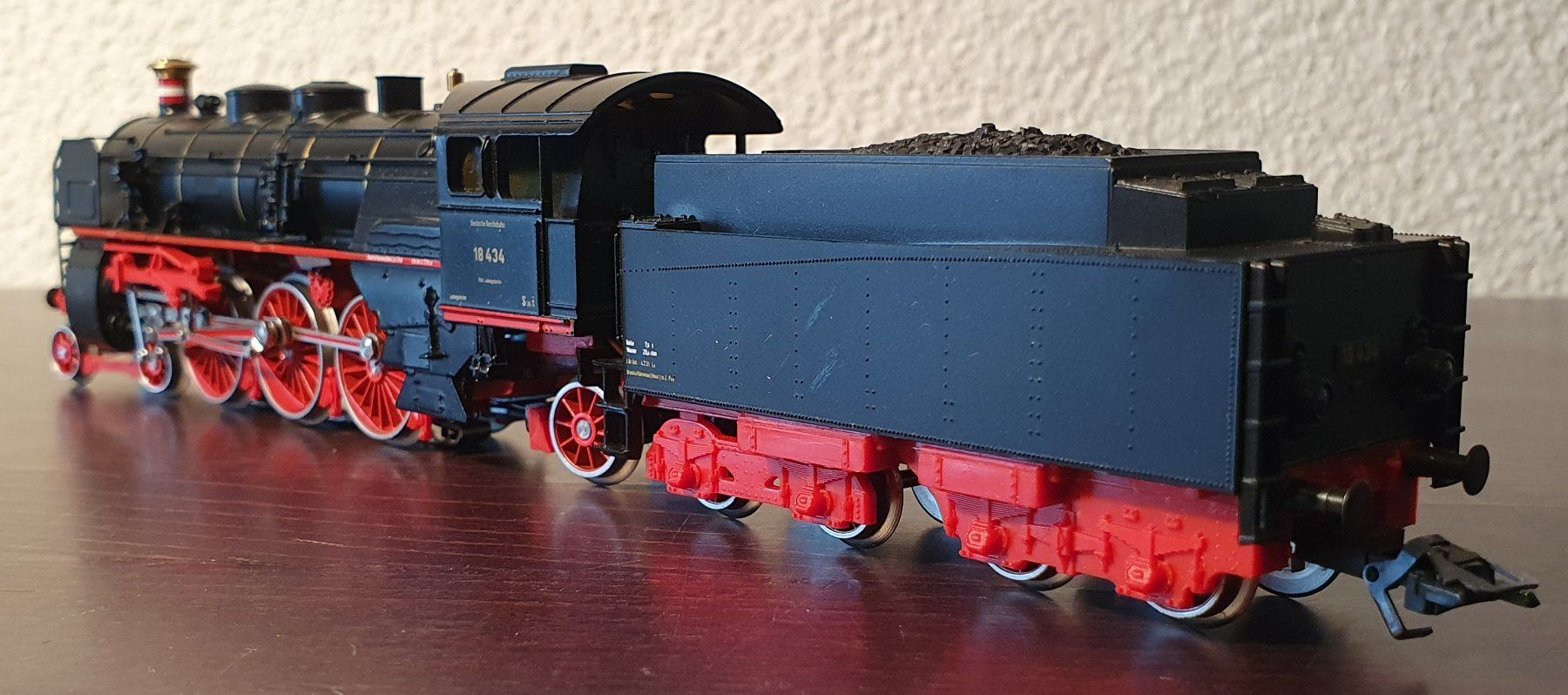 Märklin Modelleisenbahnen: MÄRKLIN:DB DAMPFLOK BR 18 MFX DIGITAL MIT RAUCHSATZ – Gebraucht aus Biglen von taunus82 2