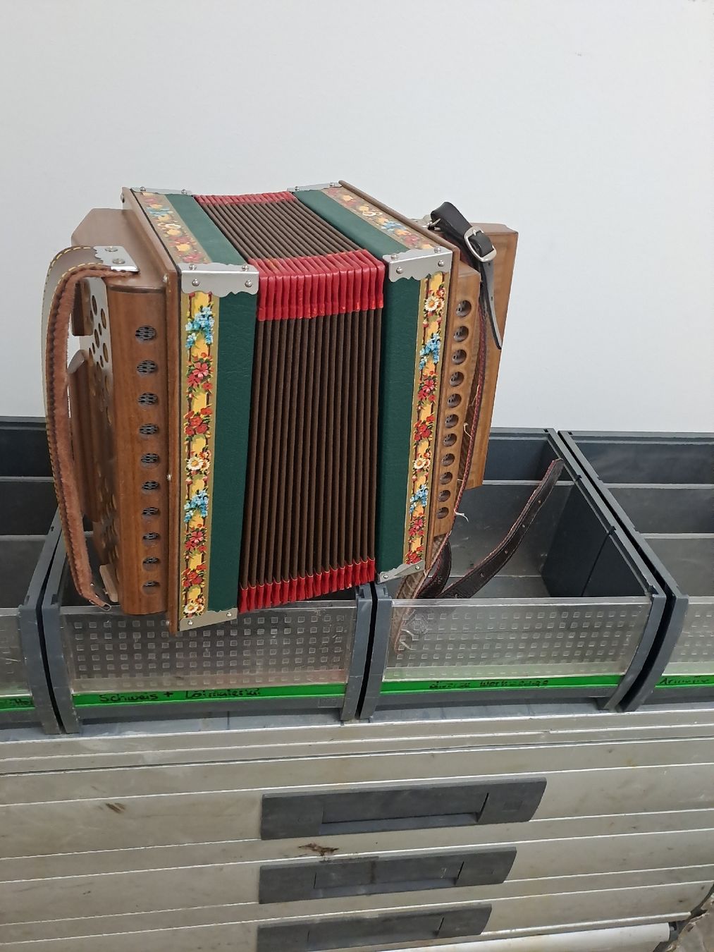Strumenti musicali: schwyzerorgeli ton B – Usato da Villeneuve venduto da BibiVintage 8