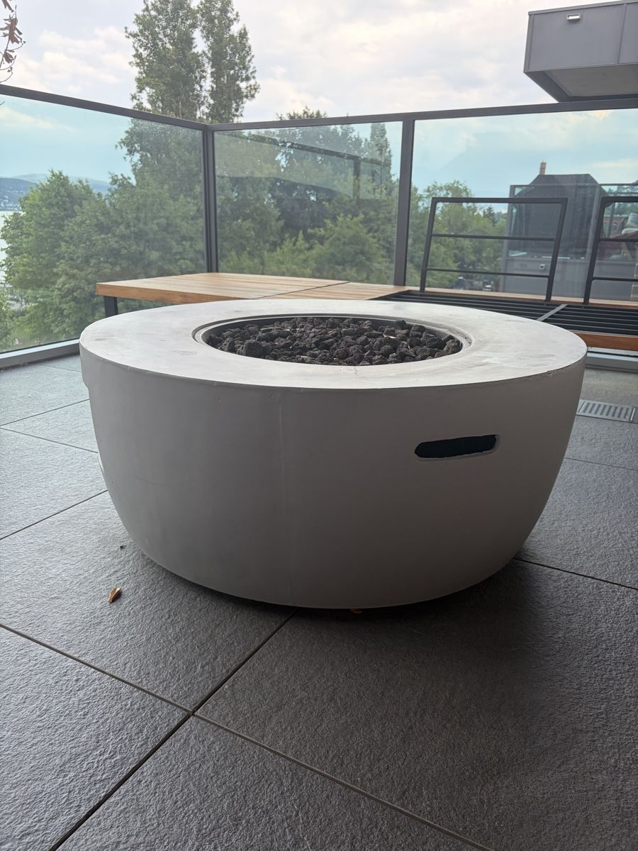 Cheminée: Grey gas fire pit, easy use, in good condition  – Gebraucht aus Zürich von MariaJC