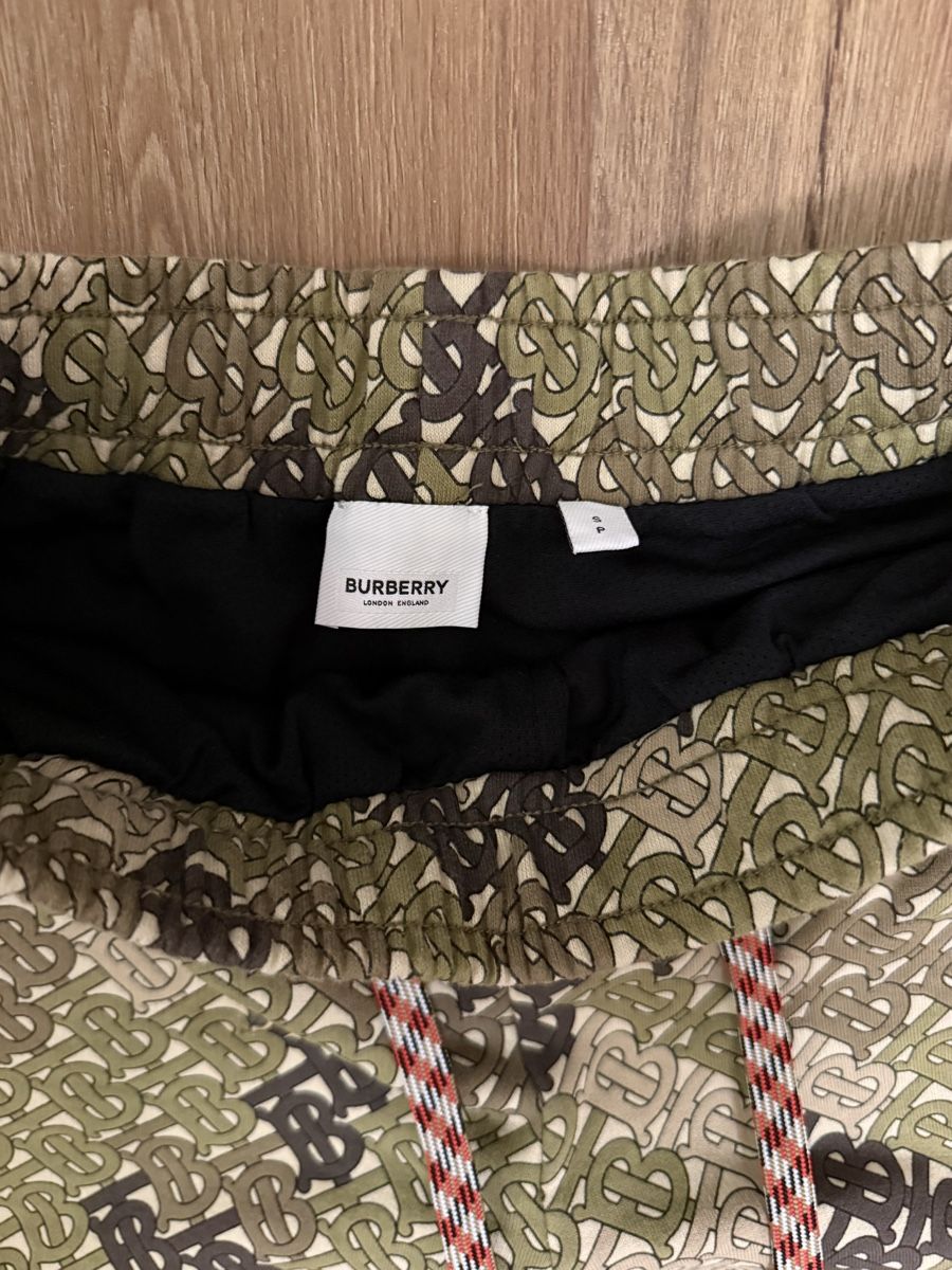 Burberry Hosen: Burberry Shorts Size S – Neu (gemäss Beschreibung) aus Basel von agray87 1