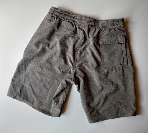 Volcom Pantalons: Volcom Hybrid Shorts – D'occasion à Attinghausen par muenz 2