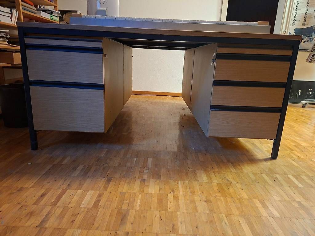 Schreibtische: Schreibtisch – Gebraucht aus Stalden (Sarnen) von Claudio_RA 1