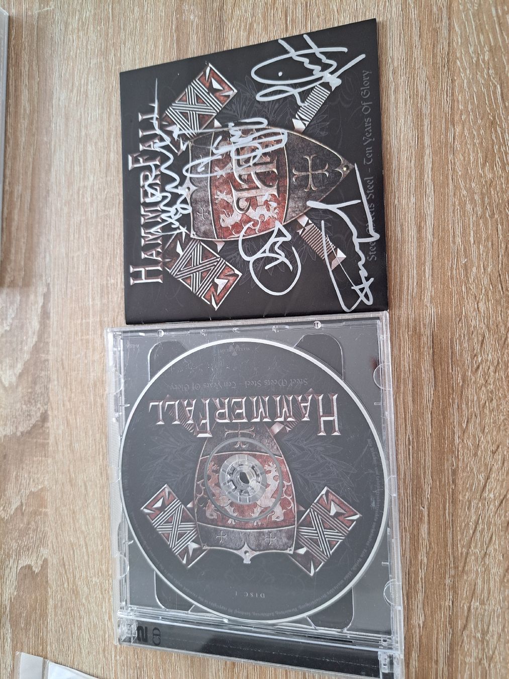 CDs: Hammerfall - CD dédicacé – D'occasion à Sierre par ronhextall