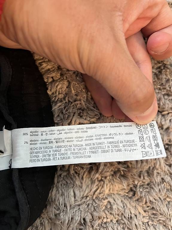 Pantaloni: Zara Shorts schwarz – Usato da Herisau venduto da ogkosta 4