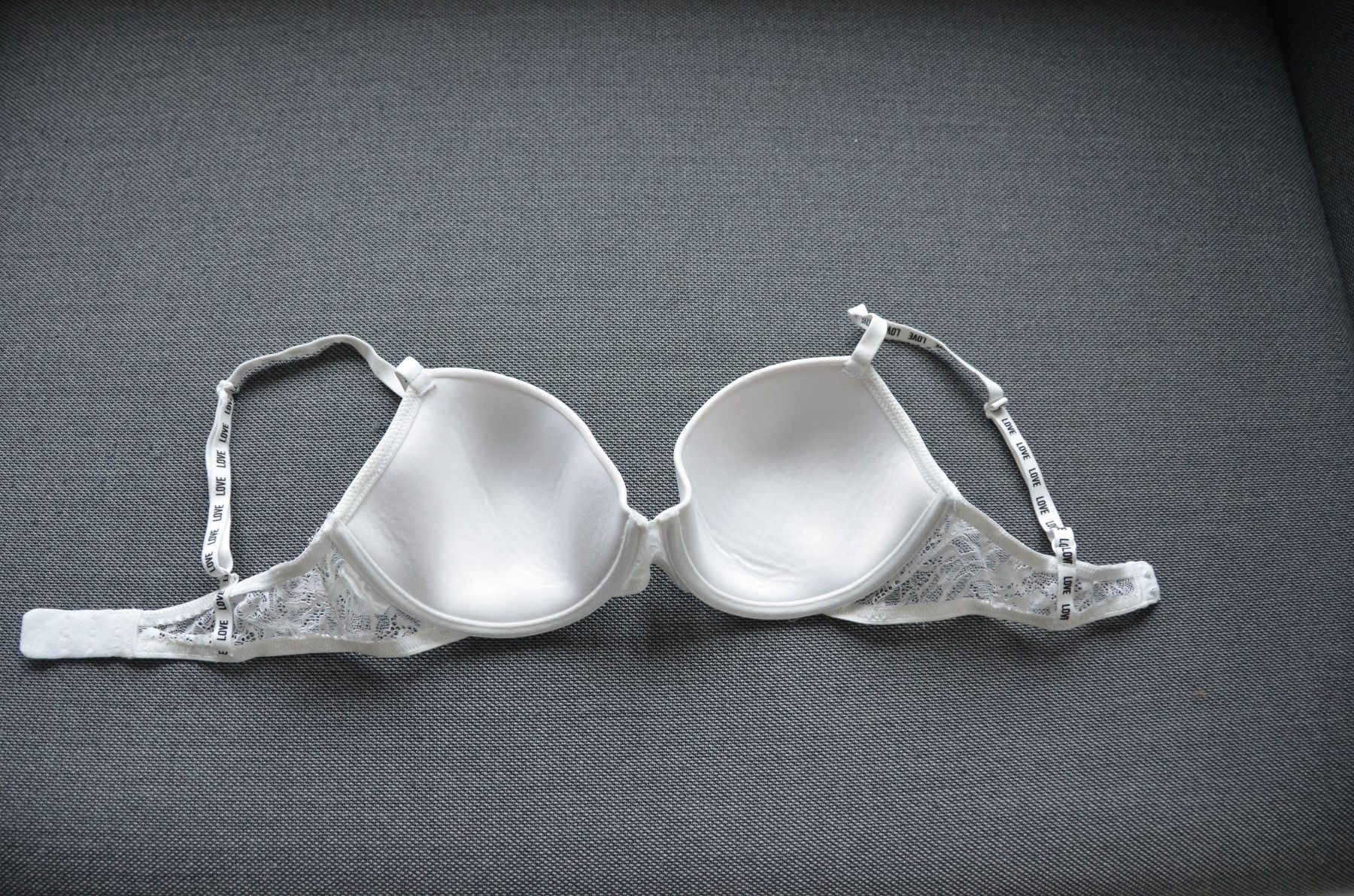 H&M Altra biancheria intima: BH Push-up H&M Grösse 75B weiss – Usato da Schleinikon venduto da kissa07 1